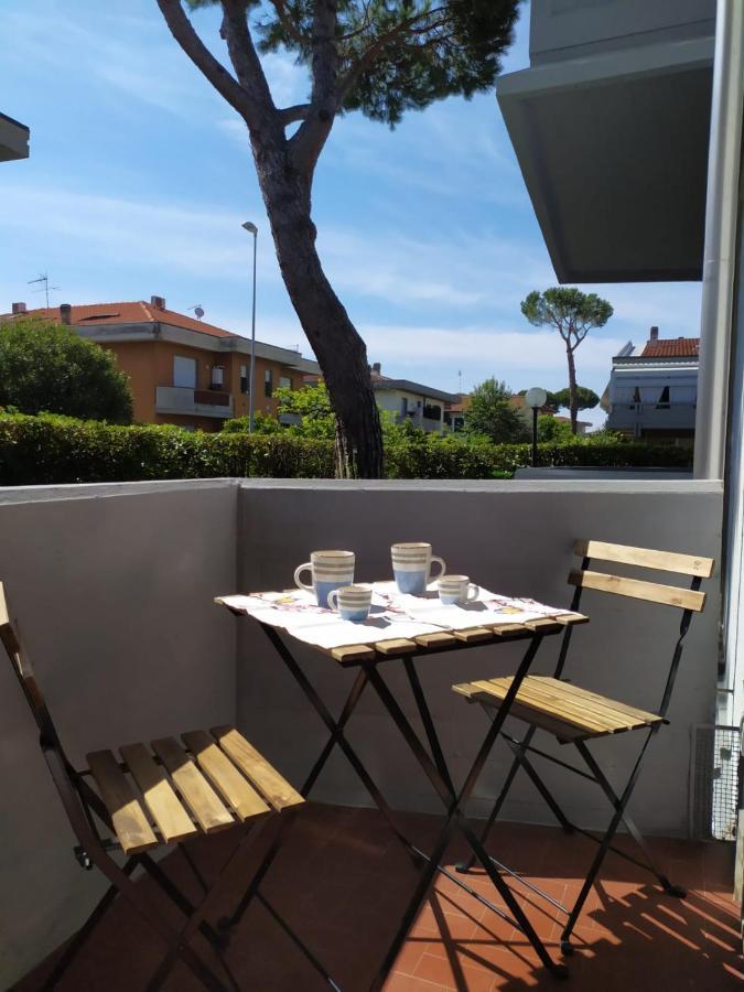 Beach House, 300 M Dal Mare, Marina Di Massa Exteriör bild